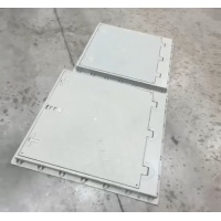 90x100 Kilitli Menteşeli Rögar Kapağı – Havuz, Peyzaj ve Yer Kapakları için Çerçeveli Plastik Kulplu Düz Kapak