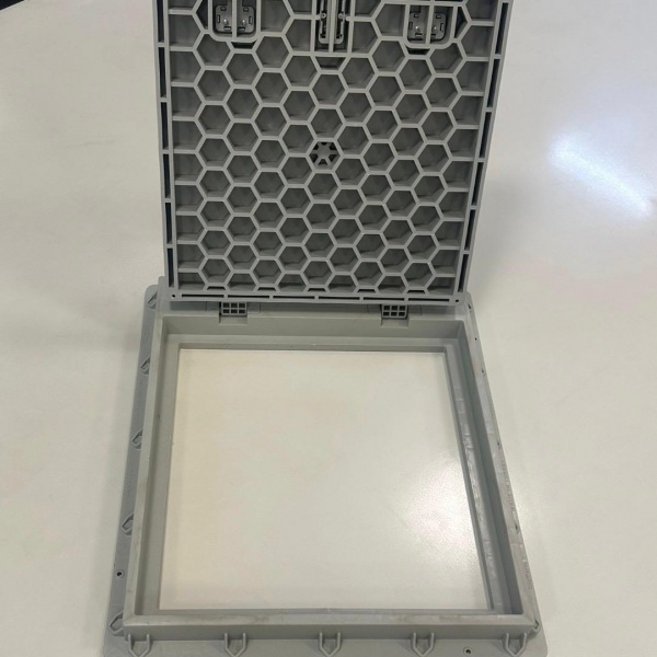 70x80 Menteşeli Plastik Dikdörtgen Rögar Kapağı – Kulplu Kilitli, 700x800 mm Yer Suyu Kanal Kapak - TS7080KBM5S57 - Luxwares