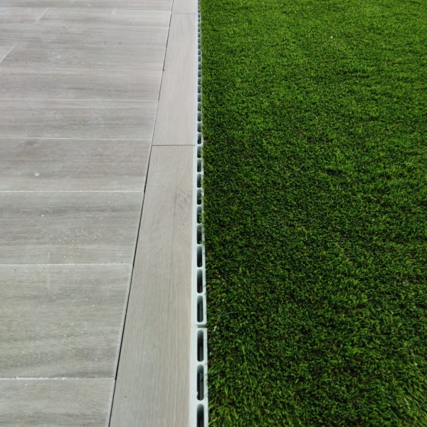 130x95x1000 H20 mm Fuga Drenaj Kanalı + Izgara – Gizli ve Gömme, Yağmur Suyu, Havuz ve Peyzaj Kenarı Drenaj Kanalı - TF1352250GA - Luxwares