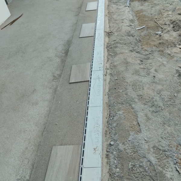 130x145x1000 H85 mm Fuga Drenaj Kanalı + Izgara – Gizli ve Gömme, Yağmur Suyu ve Havuz Kenarı Oluğu - Luxwares Rögar Kapak & Kutu & Drenaj Kanalları