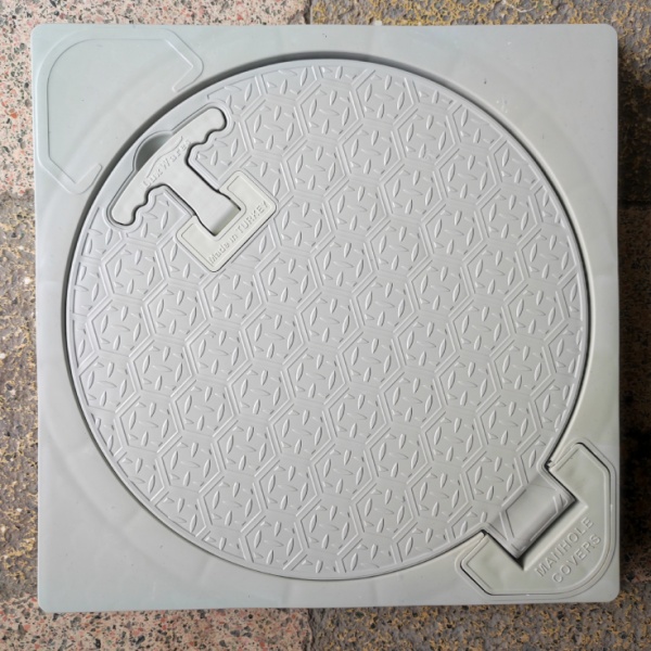 400X400MM MENTEŞELİ EL TUTAMAKLI PLASTİK RÖGAR MENHOL KAPAK / 40CM X 40CM ÇERÇEVELİ - Luxwares Rögar Kapak & Kutu & Drenaj Kanalları