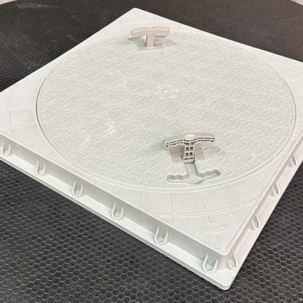 600 mm Kare El Tutamaklı Plastik Rögar (Menhol) Kapağı – Kare Çerçeveli Yuvarlak Kapak - T2342S4650M - Luxwares