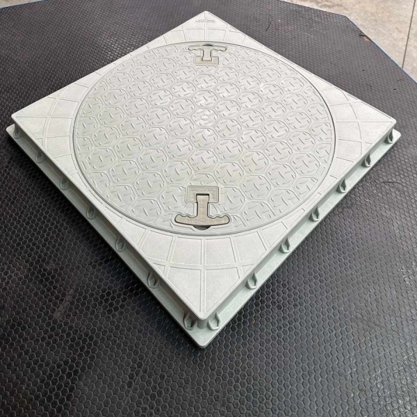 600 mm Kare El Tutamaklı Plastik Rögar (Menhol) Kapağı – Kare Çerçeveli Yuvarlak Kapak - T2342S4650M - Luxwares