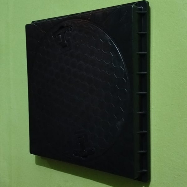 500mm Kare Plastik Rögar Menhol Kapak ve Kare Çerçeveli yuvarlak menhol kapak - SİYAH RENK - T2342S472150BLK - Luxwares