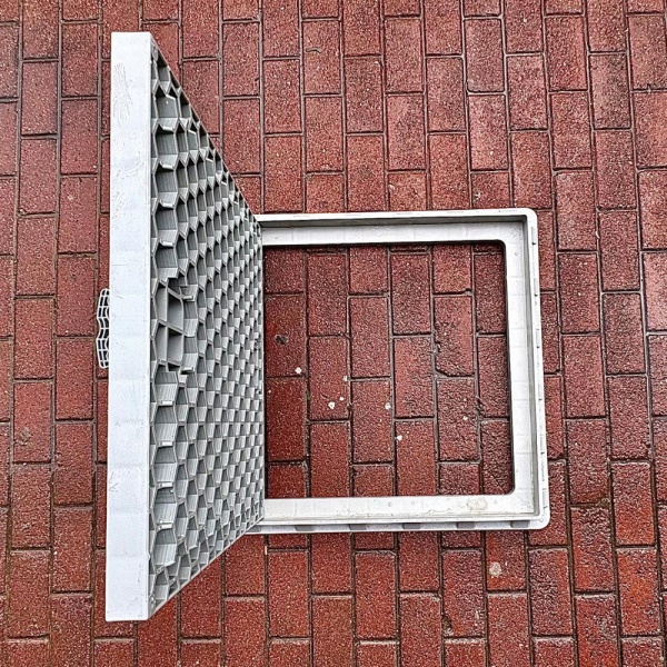 70x70 Plastik Rögar Kapağı – Kare Çerçeveli, El Tutamaklı - Luxwares Rögar Kapak & Kutu & Drenaj Kanalları