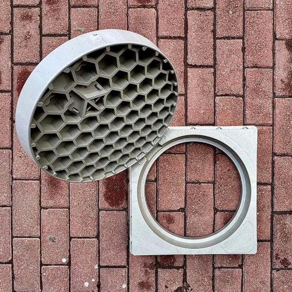 400X400MM MENTEŞELİ EL TUTAMAKLI PLASTİK RÖGAR MENHOL KAPAK / 40CM X 40CM ÇERÇEVELİ - Luxwares Rögar Kapak & Kutu & Drenaj Kanalları