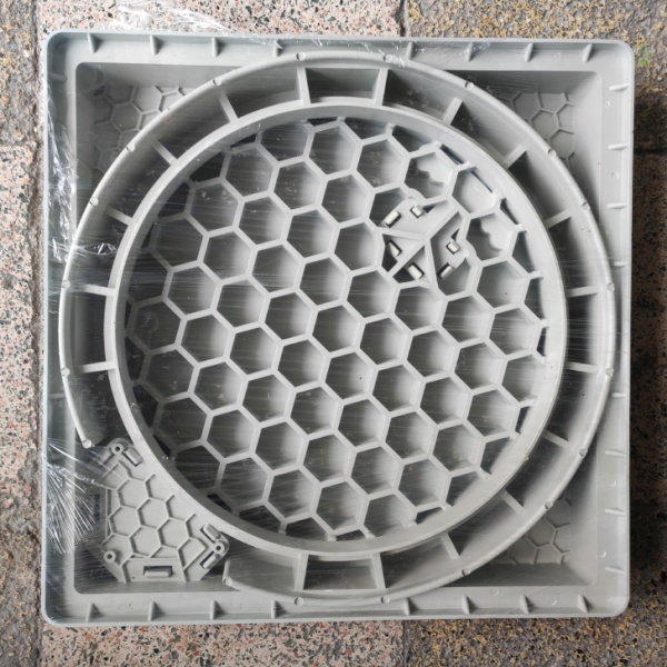 400X400MM MENTEŞELİ EL TUTAMAKLI PLASTİK RÖGAR MENHOL KAPAK / 40CM X 40CM ÇERÇEVELİ-Luxwares