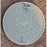 650 mm El Tutamaklı Daire Rögar Kapağı – Çerçeveli Yuvarlak/Oval Plastik Menhol Kapak