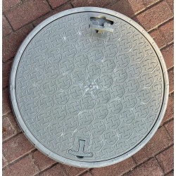 650 mm El Tutamaklı Daire Rögar Kapağı – Çerçeveli Yuvarlak/Oval Plastik Menhol Kapak