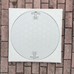 600 mm Kare El Tutamaklı Plastik Rögar (Menhol) Kapağı – Kare Çerçeveli Yuvarlak Kapak