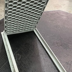 80x40 Plastik Rögar (Menhol) Kapağı – Çerçeveli, El Tutamaklı Dikdörtgen Kapak