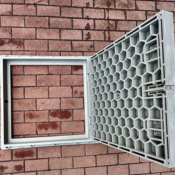 70x80 Menteşeli Plastik Dikdörtgen Rögar Kapağı – Kulplu Kilitli, 700x800 mm Yer Suyu Kanal Kapak-Luxwares