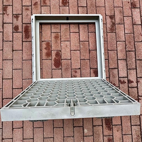 70x80 Menteşeli Plastik Dikdörtgen Rögar Kapağı – Kulplu Kilitli, 700x800 mm Yer Suyu Kanal Kapak-Luxwares